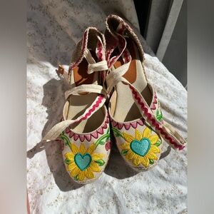 Toni Pons Espadrilles size 6 Floral Heart Embroidered Canvas size 6